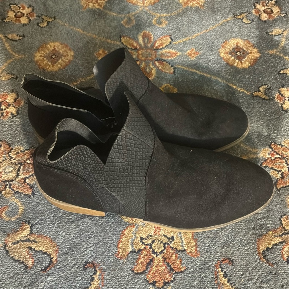 American Eagle | Black Short Booties Sz 10
